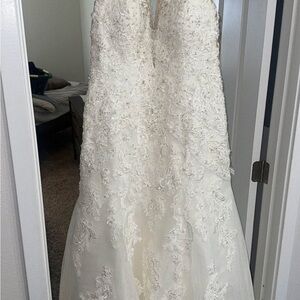 Elegant White Lace Wedding Dress